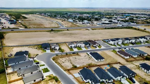 6015 Heather Loop, Laredo, TX 78046 photo 5