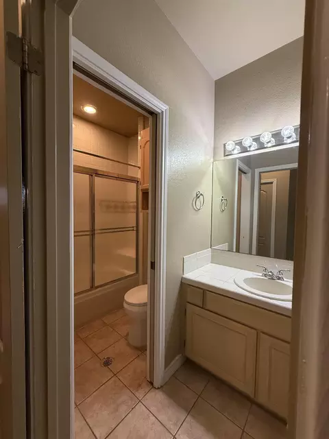 Bath - 1401 Gustavus St #16, Laredo, TX 78040 photo 1 of 2
