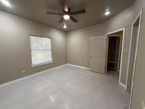 Bedroom - 1401 Gustavus St #16, Laredo, TX 78040 photo 2 of 4