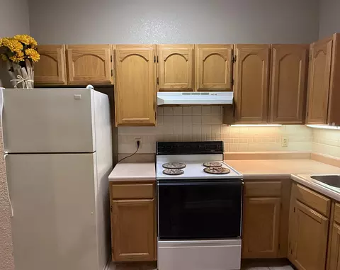 Kitchen - 1401 Gustavus St #16, Laredo, TX 78040 photo 2 of 4