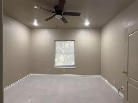 Bedroom - 1401 Gustavus St #16, Laredo, TX 78040 photo 1 of 4