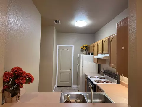 Kitchen - 1401 Gustavus St #16, Laredo, TX 78040 photo 1 of 4