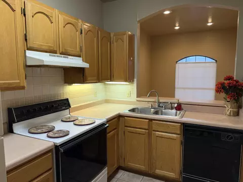 Kitchen - 1401 Gustavus St #16, Laredo, TX 78040 photo 4 of 4