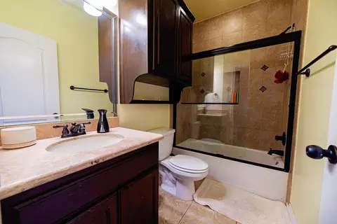 Bath - 401 Sabal Loop, Laredo, TX 78045 photo 3 of 6