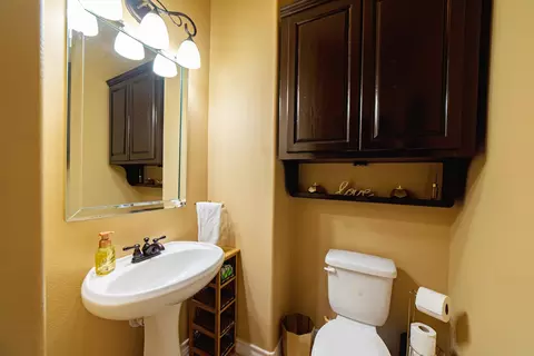 Bath - 401 Sabal Loop, Laredo, TX 78045 photo 2 of 6
