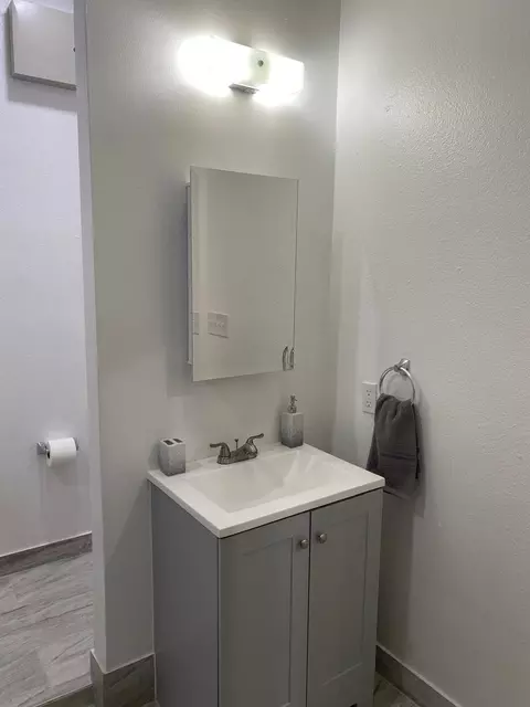 Bath - 401 Sabal Loop, Laredo, TX 78045 photo 5 of 6