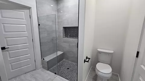 Bath - 6006 Heather Loop, Laredo, TX 78041 photo 1 of 8
