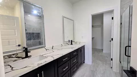 Bath - 6006 Heather Loop, Laredo, TX 78041 photo 8 of 8
