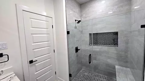 Bath - 6006 Heather Loop, Laredo, TX 78041 photo 3 of 8