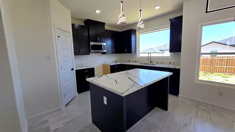 Kitchen - 6006 Heather Loop, Laredo, TX 78041 photo 5 of 6