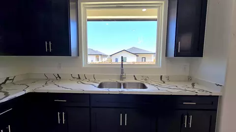 Kitchen - 6006 Heather Loop, Laredo, TX 78041 photo 3 of 6