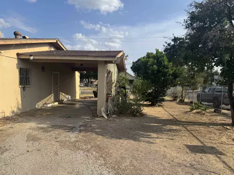 2102 Market St, Laredo, TX 78043