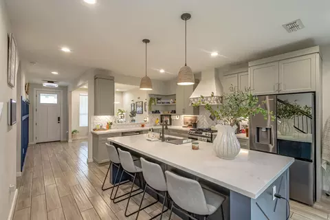 Kitchen - 1316 Sambar Lp, Laredo, TX 78045 photo 2 of 2