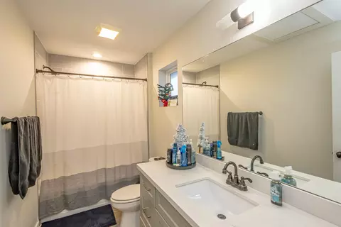 Bath - 1316 Sambar Lp, Laredo, TX 78045 photo 2 of 2