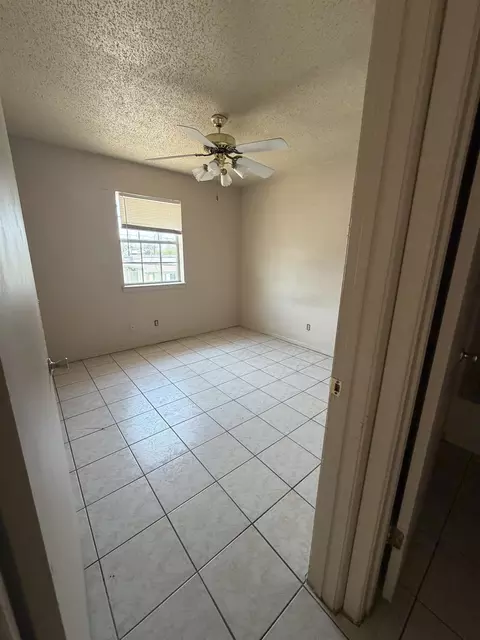 Bedroom - 2601 Springfield Ave, Laredo, TX 78040 photo 4 of 5