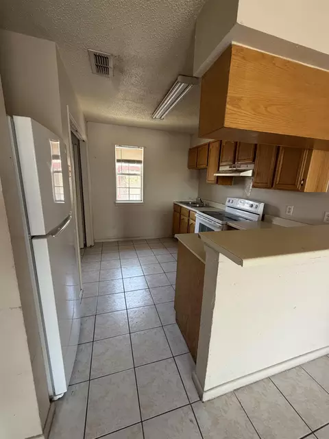 Kitchen - 2601 Springfield Ave, Laredo, TX 78040 photo 1 of 1