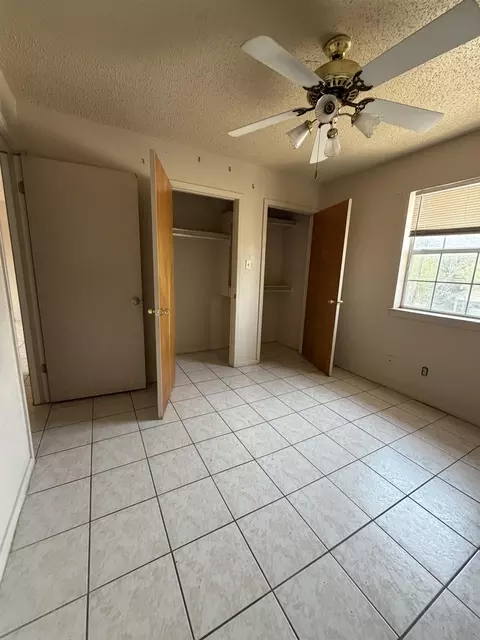 Bedroom - 2601 Springfield Ave, Laredo, TX 78040 photo 3 of 5