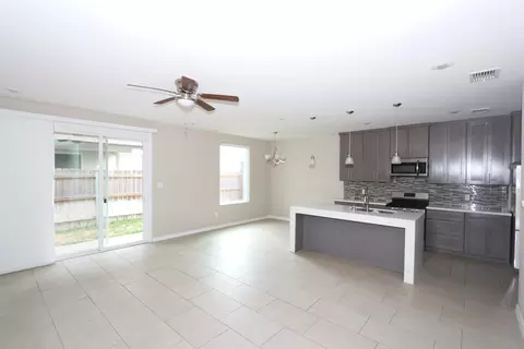 Living - 7964 Elka Lp, Laredo, TX 78045 photo 2 of 6
