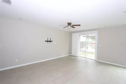 Living - 7964 Elka Lp, Laredo, TX 78045 photo 3 of 6