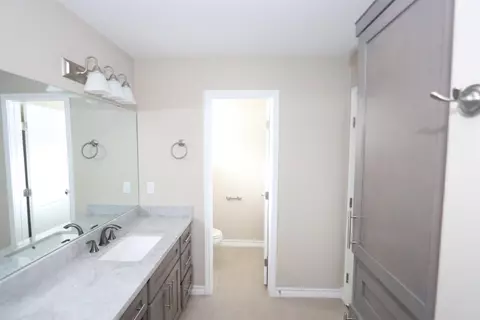 Bath - 7964 Elka Lp, Laredo, TX 78045 photo 1 of 4