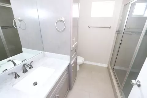 Bath - 7964 Elka Lp, Laredo, TX 78045 photo 4 of 4