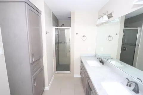 Bath - 7964 Elka Lp, Laredo, TX 78045 photo 3 of 4