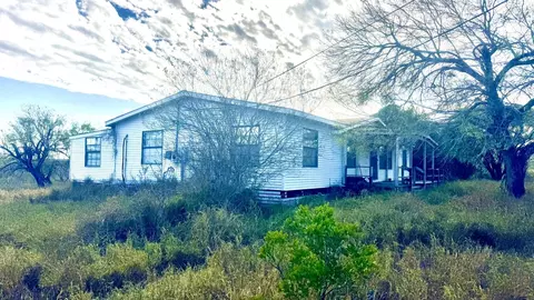 1604 Siesta Ln, Zapata, TX 78076