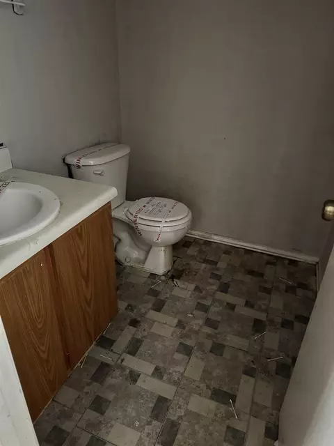 Bath - 3104 St Isaac Lp, Laredo, TX 78046 photo 1 of 3