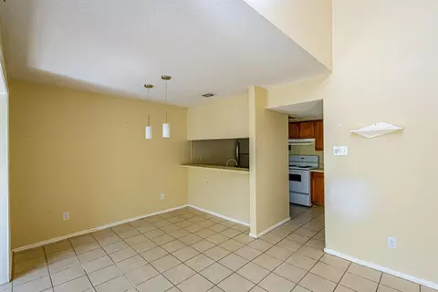 Living - 100 E Aurora St #434 T, Laredo, TX 78041 photo 5 of 5