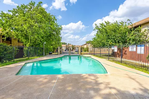 Exterior - 100 E Aurora St #434 T, Laredo, TX 78041 photo 1 of 2