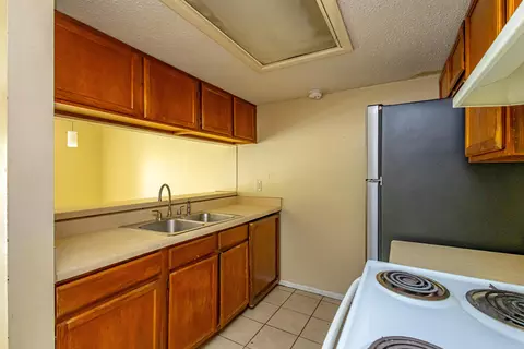Kitchen - 100 E Aurora St #434 T, Laredo, TX 78041 photo 3 of 3