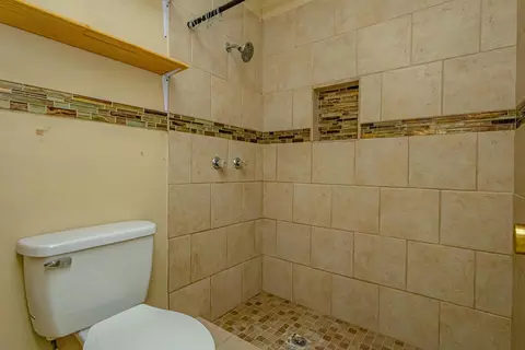 Bath - 100 E Aurora St #434 T, Laredo, TX 78041 photo 2 of 2