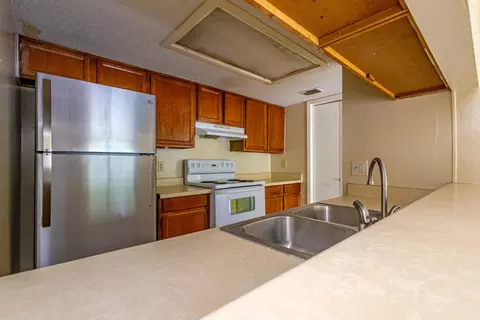 Kitchen - 100 E Aurora St #434 T, Laredo, TX 78041 photo 1 of 3