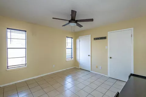 Bedroom - 100 E Aurora St #434 T, Laredo, TX 78041 photo 2 of 4