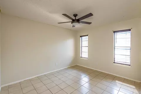 Bedroom - 100 E Aurora St #434 T, Laredo, TX 78041 photo 4 of 4