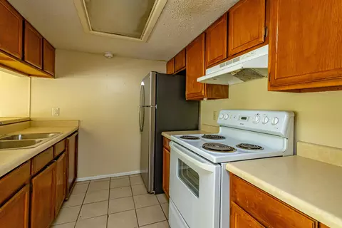Kitchen - 100 E Aurora St #434 T, Laredo, TX 78041 photo 2 of 3