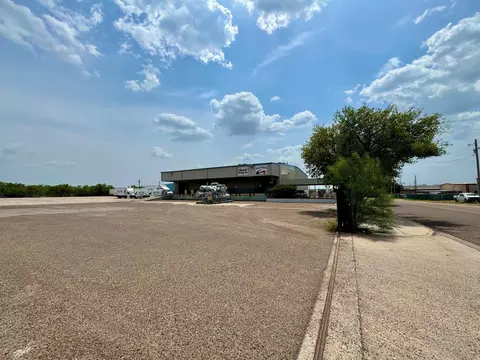 212 Flecha Ln, Laredo, TX 78045 photo 4