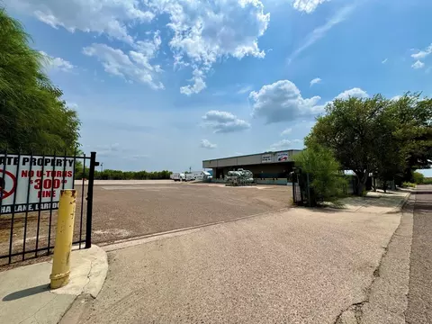 212 Flecha Ln, Laredo, TX 78045 photo 3