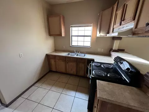 Kitchen - 202 Lobo Lp #B, Laredo, TX 78045 photo 1 of 1