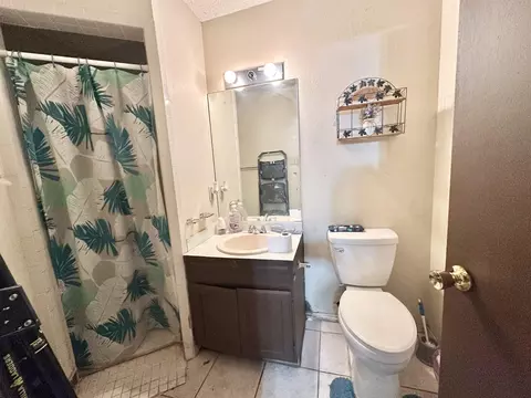 Bath - 3702 Main Ave, Laredo, TX 78041 photo 3 of 3