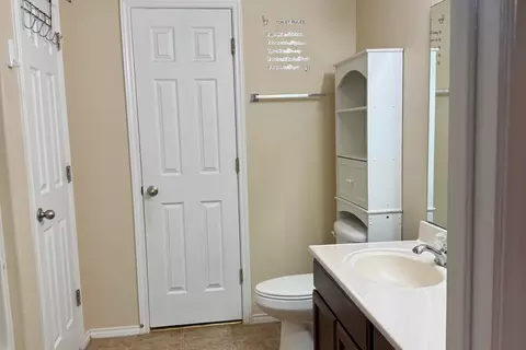 Bath - 409 Pargo Dr, Laredo, TX 78043 photo 1 of 1
