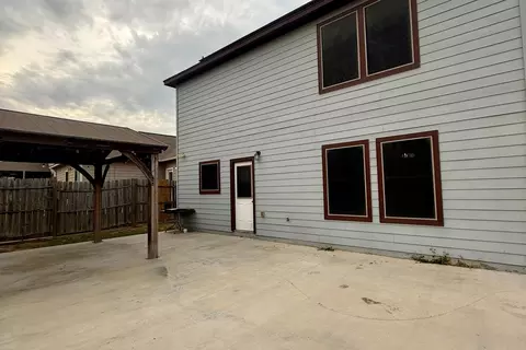 Exterior - 409 Pargo Dr, Laredo, TX 78043 photo 4 of 5