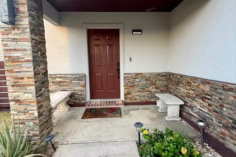Exterior - 409 Pargo Dr, Laredo, TX 78043 photo 2 of 5