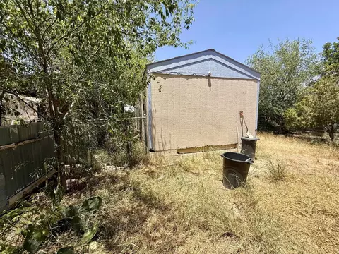 Exterior - 3003 Clark Blvd, Laredo, TX 78043 photo 10 of 11