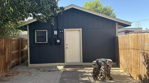907 Laredo St, Laredo, TX 78040
