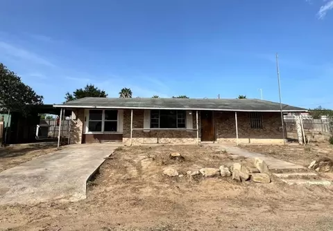 5222 Vicki Ln, Zapata, TX 78076