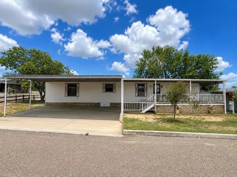 102 Autumn Ln, Zapata, TX 78076