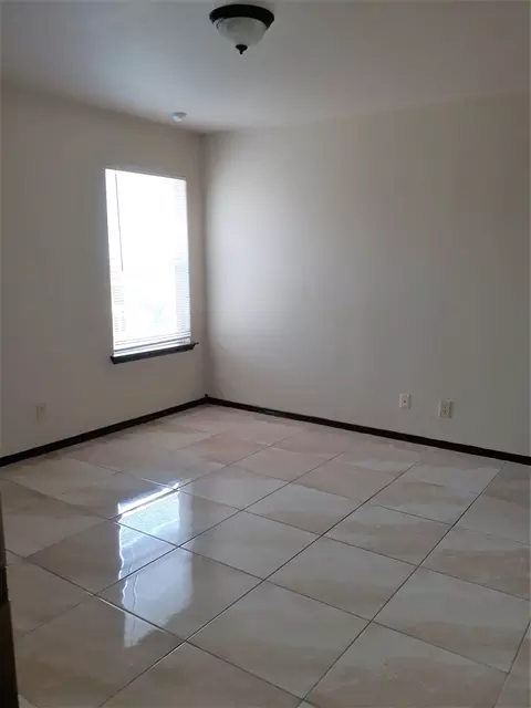 Bedroom - 11119 Paso De Jacinto Lp, Laredo, TX 78045 photo 2 of 3