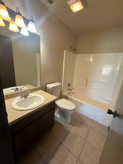Bath - 11119 Paso De Jacinto Lp, Laredo, TX 78045 photo 3 of 3