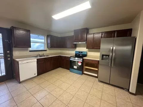 Kitchen - 11119 Paso De Jacinto Lp, Laredo, TX 78045 photo 1 of 2
